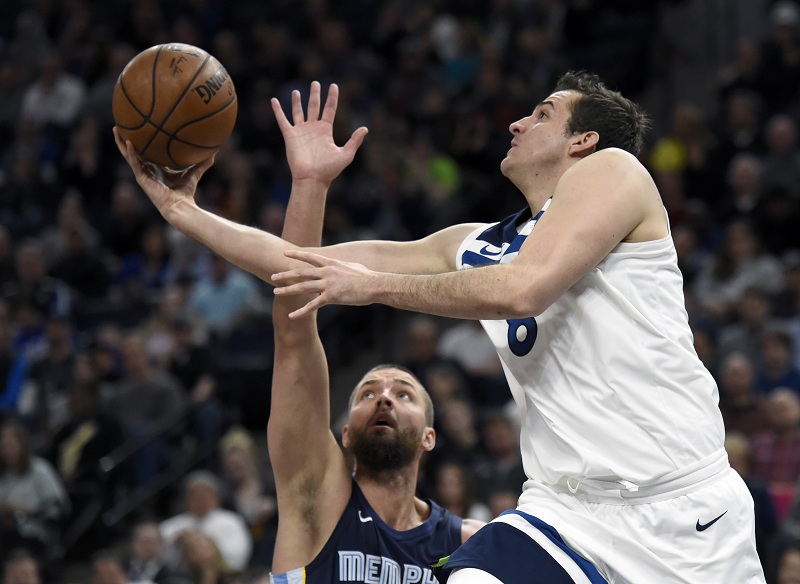 ГУЖВА ЗА ПЛЕЈ-ОФ НА ЗАПАДУ: Јокић солидан у поразу Денвера, изгубила и Минесота